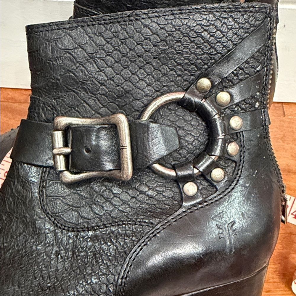 Frye Women's Black Zoe Ring Short Smooth Full Grain/Snakeskin Boots Size 6.5 - Picture 2 of 12